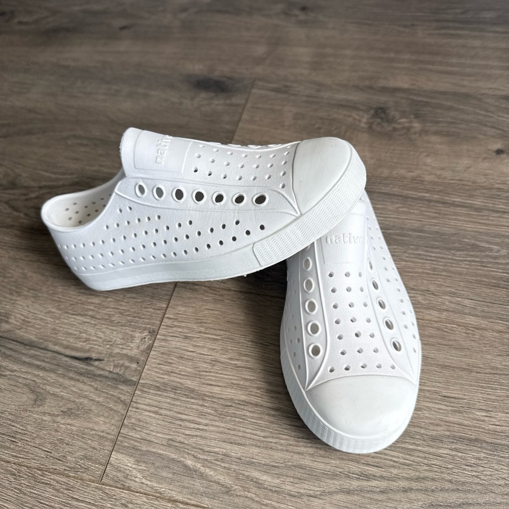 Native Shoes Unisex Jefferson Women’s 6 EUC